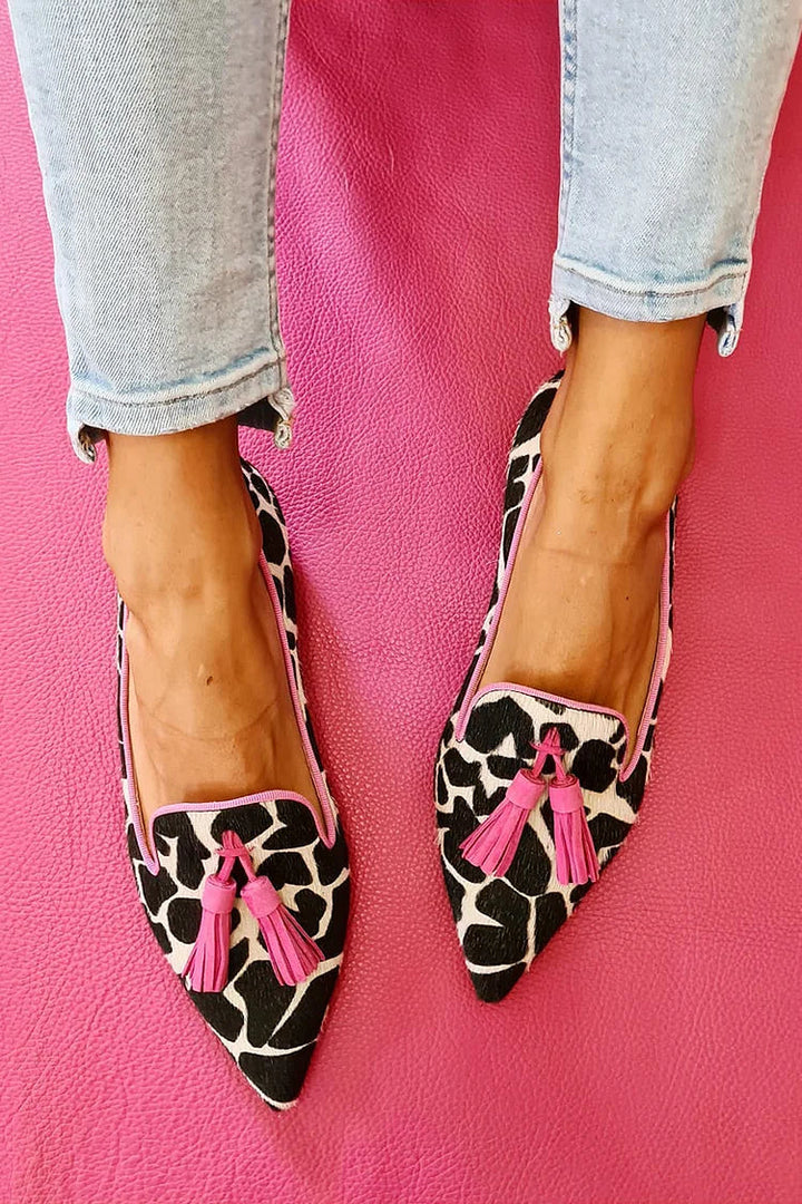 Valeria | Elegante loafers med spids snude og dekorative kvastdetaljer.