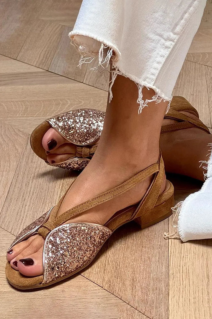Lucrezia | Elegante glittersandaler med lav sål – til et chikt og behageligt look.