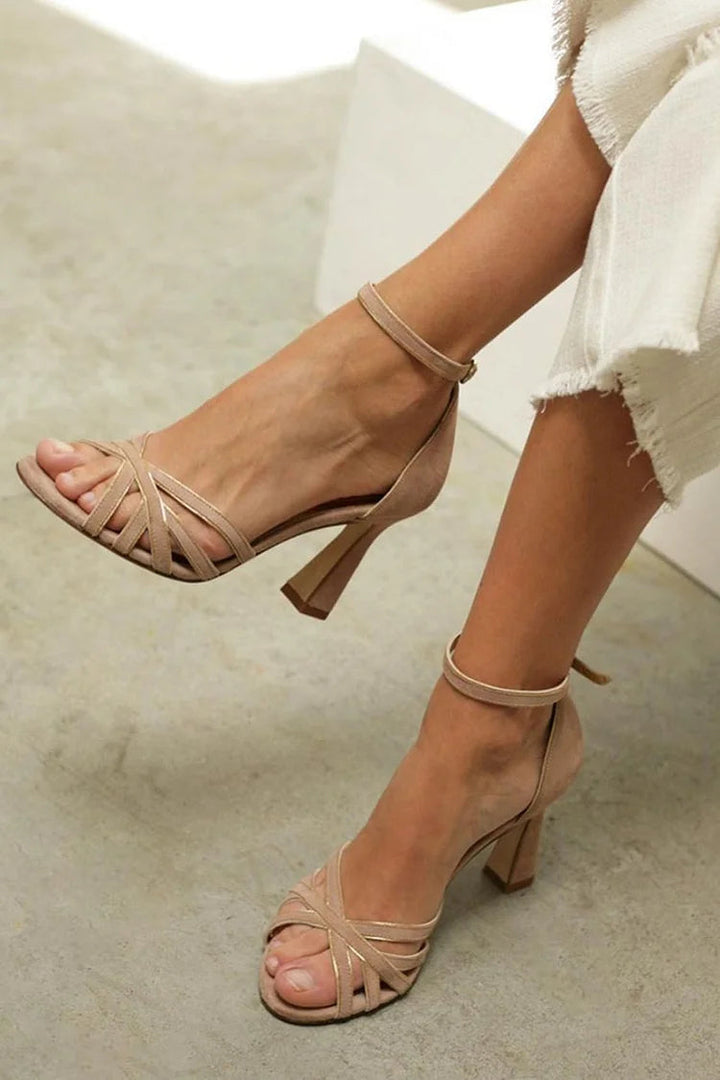 Dalia | Elegant hælsandal med krydsede remme – til et chikt og behageligt look