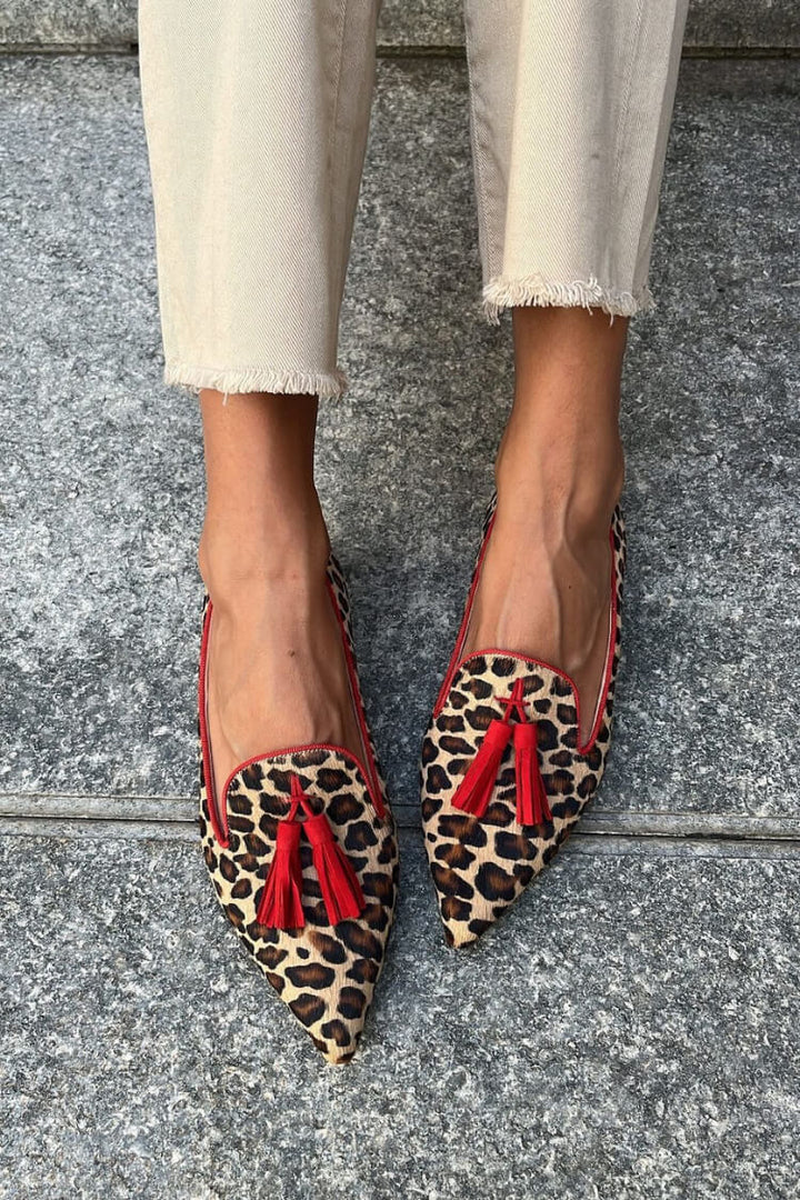 Savina | Elegante spidse loafers med frynset detaljer for et raffineret look.