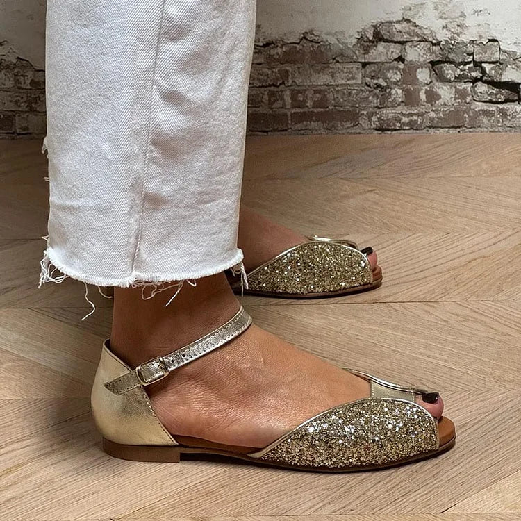 Flavia | Elegant og glitrende flad sandal