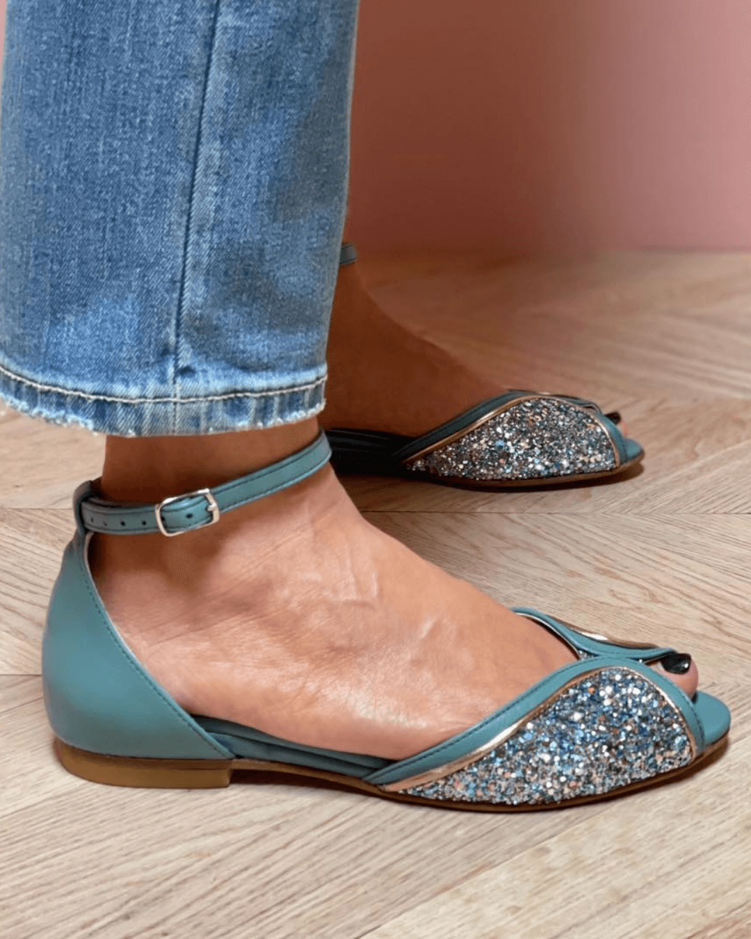 Brigitta | Elegante, flade glittersandaler – perfekte til enhver lejlighed