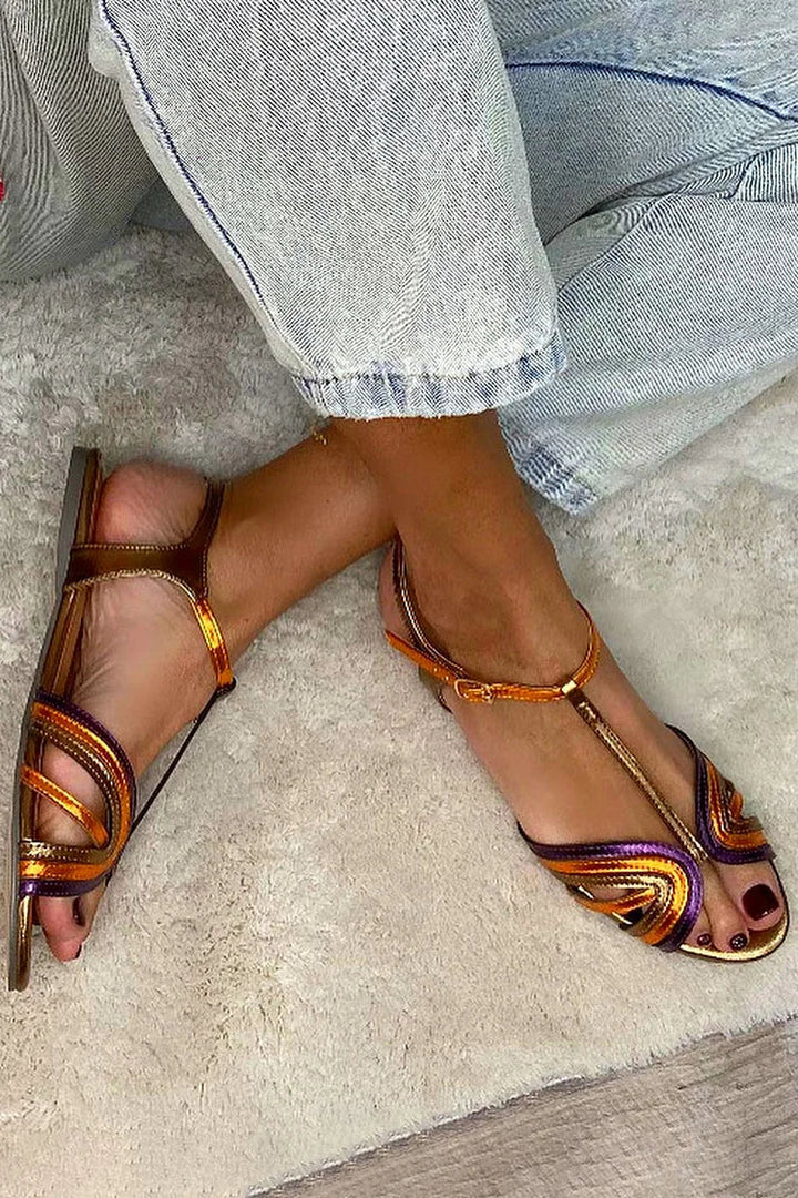 Nerina | Lave sandaler med flere remme og elegante metalliske detaljer.