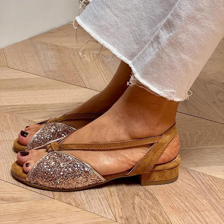 Lucrezia | Elegante glittersandaler med lav sål – til et chikt og behageligt look.
