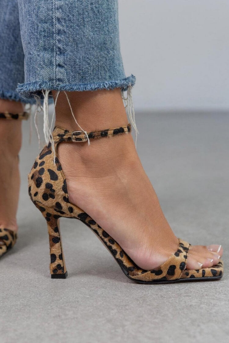 Africa | Elegante højhælede sandaler med dyreprint – til et unikt og chikt look