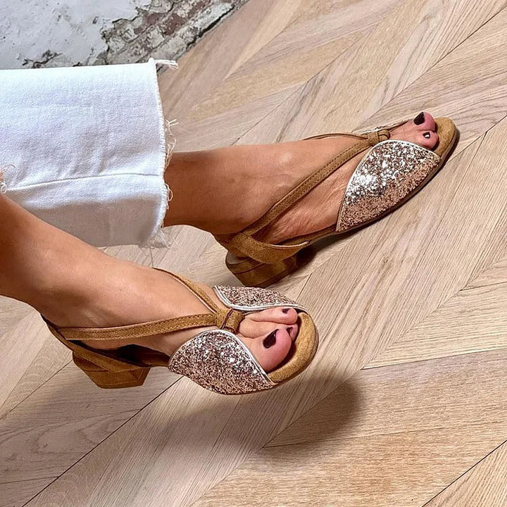 Lucrezia | Elegante glittersandaler med lav sål – til et chikt og behageligt look.