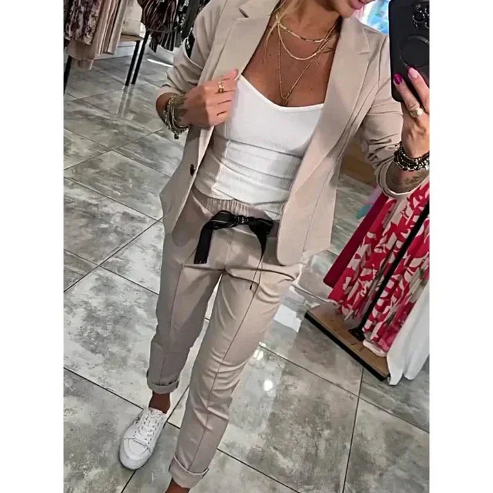 Ksenia | Skræddersyet sæt med blød blazer og afslappede joggers