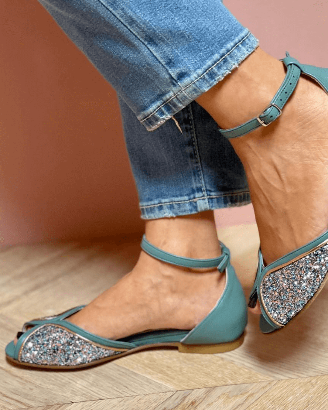 Brigitta | Elegante, flade glittersandaler – perfekte til enhver lejlighed