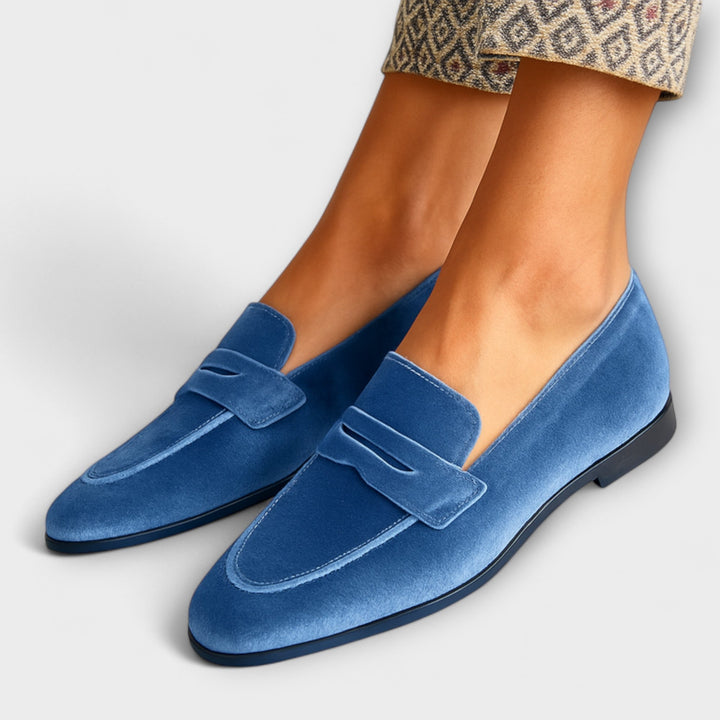 Louise-sneakers i fløjl med tidløs stil