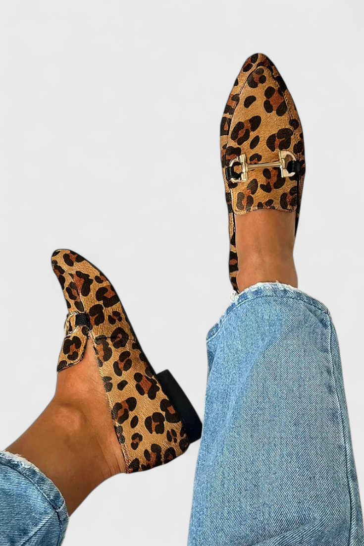 Elegante Lluvia-loafers med indgraveret mønster og slank hæl