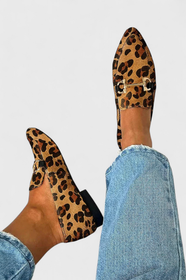 Elegante Lluvia-loafers med indgraveret mønster og slank hæl