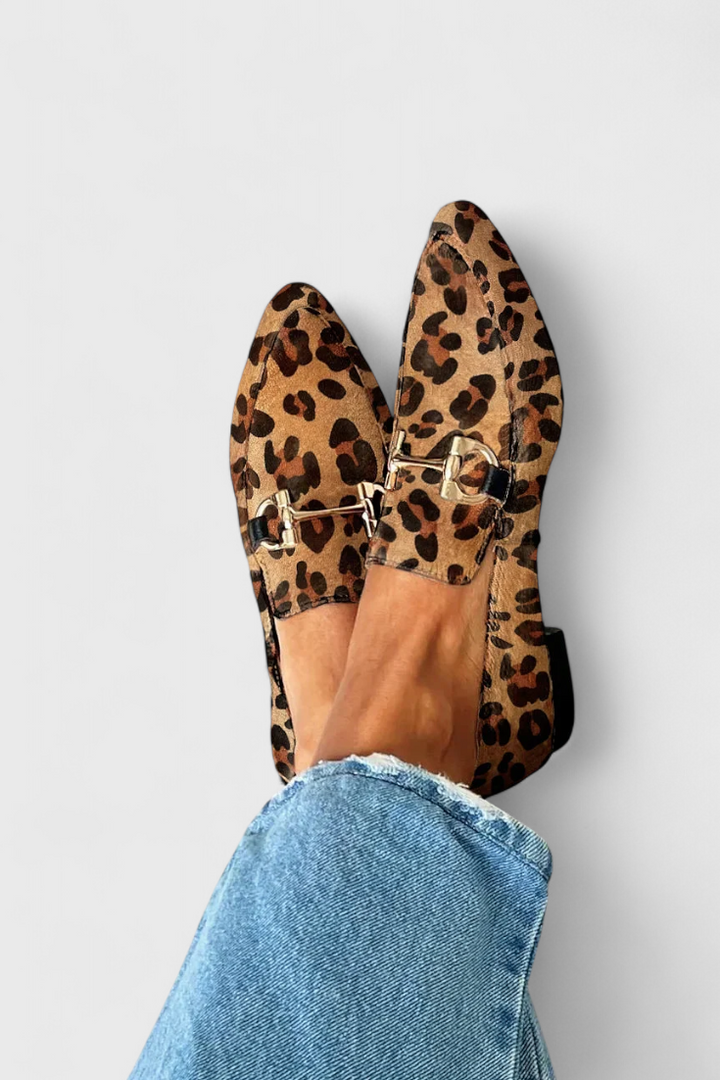 Elegante Lluvia-loafers med indgraveret mønster og slank hæl